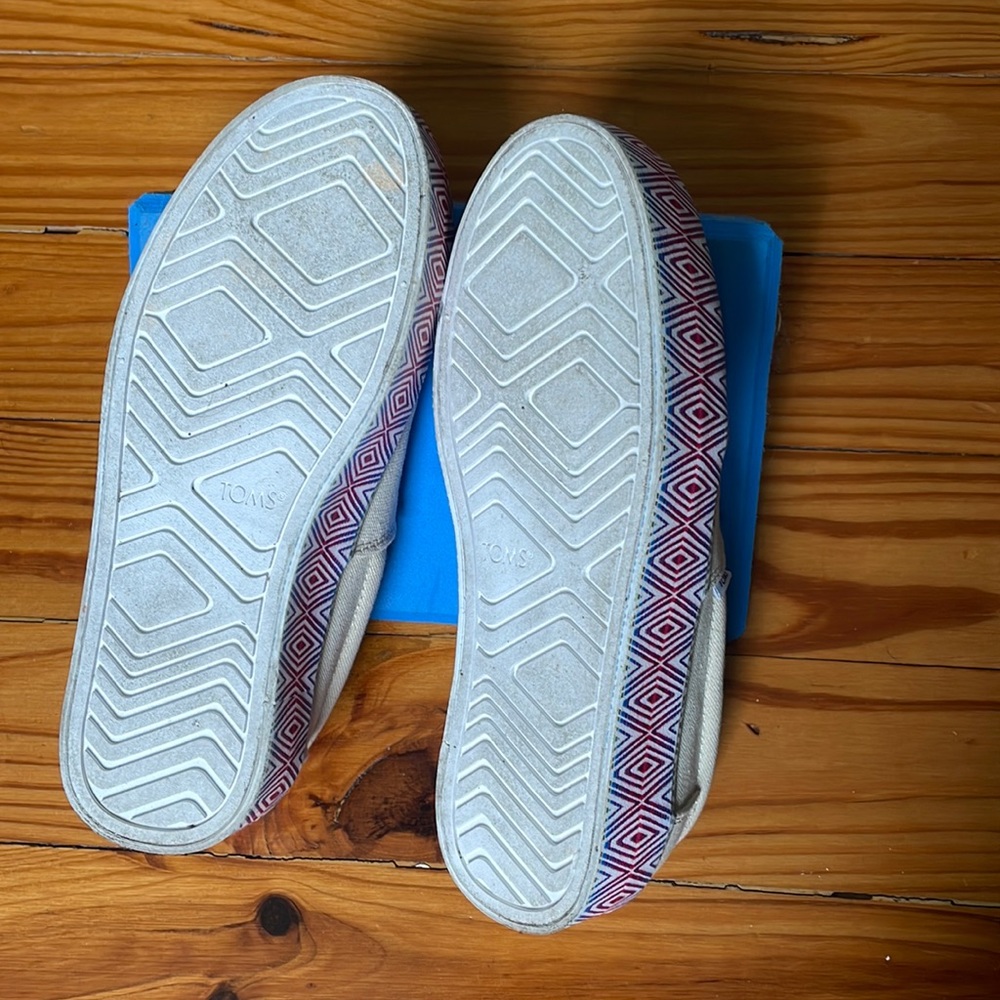 Just Like New. Toms. Wrong Size Too Big. - image 4